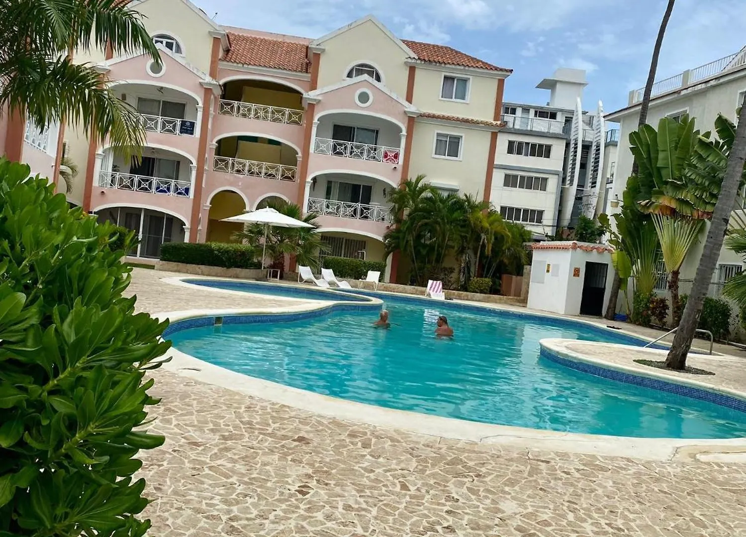 Apartaestudio Cerca De La Playa - Wifi Y Estacionamiento Gratis contacts
